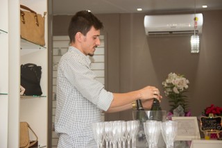 
<a style='margin-left: 5px;' class='btn btn-xs btn-social btn-facebook' href='https://www.facebook.com/sharer/sharer.php?u=https://galeramix.s01.web.getmuller.com.br/imagem/a87/800-800-90/conteudo/site_galerias/87/trend-art-tijucas-galera-mix-108.jpg' rel='popup' data-width='500' data-height='400'><i class='fa fa-facebook'></i>Compartilhar <span class='hidden-xs'>no Facebook</span>
</a> 
<a class='btn btn-default btn-xs' target='_blank' href='imagem/a87/800-800-90/conteudo/site_galerias/87/trend-art-tijucas-galera-mix-108.jpg'>
<span class='glyphicon glyphicon-cloud-download'></span> Salvar
</a>
