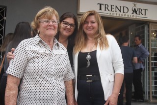 
<a style='margin-left: 5px;' class='btn btn-xs btn-social btn-facebook' href='https://www.facebook.com/sharer/sharer.php?u=https://galeramix.s01.web.getmuller.com.br/imagem/a87/800-800-90/conteudo/site_galerias/87/trend-art-tijucas-galera-mix-132.jpg' rel='popup' data-width='500' data-height='400'><i class='fa fa-facebook'></i>Compartilhar <span class='hidden-xs'>no Facebook</span>
</a> 
<a class='btn btn-default btn-xs' target='_blank' href='imagem/a87/800-800-90/conteudo/site_galerias/87/trend-art-tijucas-galera-mix-132.jpg'>
<span class='glyphicon glyphicon-cloud-download'></span> Salvar
</a>
