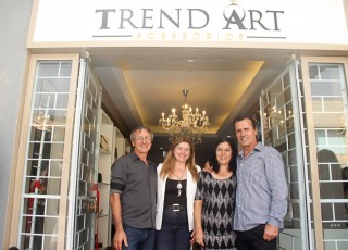 
<a style='margin-left: 5px;' class='btn btn-xs btn-social btn-facebook' href='https://www.facebook.com/sharer/sharer.php?u=https://galeramix.s01.web.getmuller.com.br/imagem/a87/800-800-90/conteudo/site_galerias/87/trend-art-tijucas-galera-mix-133.jpg' rel='popup' data-width='500' data-height='400'><i class='fa fa-facebook'></i>Compartilhar <span class='hidden-xs'>no Facebook</span>
</a> 
<a class='btn btn-default btn-xs' target='_blank' href='imagem/a87/800-800-90/conteudo/site_galerias/87/trend-art-tijucas-galera-mix-133.jpg'>
<span class='glyphicon glyphicon-cloud-download'></span> Salvar
</a>
