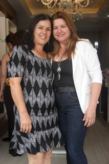 
<a style='margin-left: 5px;' class='btn btn-xs btn-social btn-facebook' href='https://www.facebook.com/sharer/sharer.php?u=https://galeramix.s01.web.getmuller.com.br/imagem/a87/800-800-90/conteudo/site_galerias/87/trend-art-tijucas-galera-mix-135.jpg' rel='popup' data-width='500' data-height='400'><i class='fa fa-facebook'></i>Compartilhar <span class='hidden-xs'>no Facebook</span>
</a> 
<a class='btn btn-default btn-xs' target='_blank' href='imagem/a87/800-800-90/conteudo/site_galerias/87/trend-art-tijucas-galera-mix-135.jpg'>
<span class='glyphicon glyphicon-cloud-download'></span> Salvar
</a>
