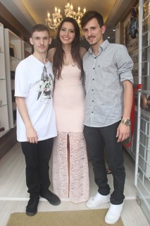 
<a style='margin-left: 5px;' class='btn btn-xs btn-social btn-facebook' href='https://www.facebook.com/sharer/sharer.php?u=https://galeramix.s01.web.getmuller.com.br/imagem/a87/800-800-90/conteudo/site_galerias/87/trend-art-tijucas-galera-mix-137.jpg' rel='popup' data-width='500' data-height='400'><i class='fa fa-facebook'></i>Compartilhar <span class='hidden-xs'>no Facebook</span>
</a> 
<a class='btn btn-default btn-xs' target='_blank' href='imagem/a87/800-800-90/conteudo/site_galerias/87/trend-art-tijucas-galera-mix-137.jpg'>
<span class='glyphicon glyphicon-cloud-download'></span> Salvar
</a>
