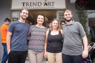 
<a style='margin-left: 5px;' class='btn btn-xs btn-social btn-facebook' href='https://www.facebook.com/sharer/sharer.php?u=https://galeramix.s01.web.getmuller.com.br/imagem/a87/800-800-90/conteudo/site_galerias/87/trend-art-tijucas-galera-mix-58.jpg' rel='popup' data-width='500' data-height='400'><i class='fa fa-facebook'></i>Compartilhar <span class='hidden-xs'>no Facebook</span>
</a> 
<a class='btn btn-default btn-xs' target='_blank' href='imagem/a87/800-800-90/conteudo/site_galerias/87/trend-art-tijucas-galera-mix-58.jpg'>
<span class='glyphicon glyphicon-cloud-download'></span> Salvar
</a>
