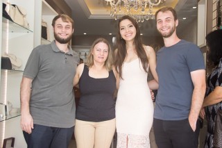 
<a style='margin-left: 5px;' class='btn btn-xs btn-social btn-facebook' href='https://www.facebook.com/sharer/sharer.php?u=https://galeramix.s01.web.getmuller.com.br/imagem/a87/800-800-90/conteudo/site_galerias/87/trend-art-tijucas-galera-mix-61.jpg' rel='popup' data-width='500' data-height='400'><i class='fa fa-facebook'></i>Compartilhar <span class='hidden-xs'>no Facebook</span>
</a> 
<a class='btn btn-default btn-xs' target='_blank' href='imagem/a87/800-800-90/conteudo/site_galerias/87/trend-art-tijucas-galera-mix-61.jpg'>
<span class='glyphicon glyphicon-cloud-download'></span> Salvar
</a>
