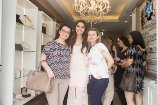 
<a style='margin-left: 5px;' class='btn btn-xs btn-social btn-facebook' href='https://www.facebook.com/sharer/sharer.php?u=https://galeramix.s01.web.getmuller.com.br/imagem/a87/800-800-90/conteudo/site_galerias/87/trend-art-tijucas-galera-mix-62.jpg' rel='popup' data-width='500' data-height='400'><i class='fa fa-facebook'></i>Compartilhar <span class='hidden-xs'>no Facebook</span>
</a> 
<a class='btn btn-default btn-xs' target='_blank' href='imagem/a87/800-800-90/conteudo/site_galerias/87/trend-art-tijucas-galera-mix-62.jpg'>
<span class='glyphicon glyphicon-cloud-download'></span> Salvar
</a>
