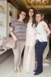 
<a style='margin-left: 5px;' class='btn btn-xs btn-social btn-facebook' href='https://www.facebook.com/sharer/sharer.php?u=https://galeramix.s01.web.getmuller.com.br/imagem/a87/800-800-90/conteudo/site_galerias/87/trend-art-tijucas-galera-mix-63.jpg' rel='popup' data-width='500' data-height='400'><i class='fa fa-facebook'></i>Compartilhar <span class='hidden-xs'>no Facebook</span>
</a> 
<a class='btn btn-default btn-xs' target='_blank' href='imagem/a87/800-800-90/conteudo/site_galerias/87/trend-art-tijucas-galera-mix-63.jpg'>
<span class='glyphicon glyphicon-cloud-download'></span> Salvar
</a>
