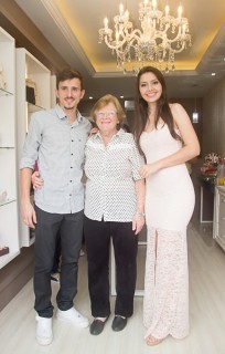 
<a style='margin-left: 5px;' class='btn btn-xs btn-social btn-facebook' href='https://www.facebook.com/sharer/sharer.php?u=https://galeramix.s01.web.getmuller.com.br/imagem/a87/800-800-90/conteudo/site_galerias/87/trend-art-tijucas-galera-mix-75.jpg' rel='popup' data-width='500' data-height='400'><i class='fa fa-facebook'></i>Compartilhar <span class='hidden-xs'>no Facebook</span>
</a> 
<a class='btn btn-default btn-xs' target='_blank' href='imagem/a87/800-800-90/conteudo/site_galerias/87/trend-art-tijucas-galera-mix-75.jpg'>
<span class='glyphicon glyphicon-cloud-download'></span> Salvar
</a>
