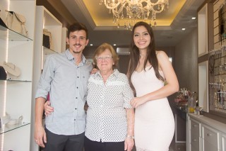 
<a style='margin-left: 5px;' class='btn btn-xs btn-social btn-facebook' href='https://www.facebook.com/sharer/sharer.php?u=https://galeramix.s01.web.getmuller.com.br/imagem/a87/800-800-90/conteudo/site_galerias/87/trend-art-tijucas-galera-mix-76.jpg' rel='popup' data-width='500' data-height='400'><i class='fa fa-facebook'></i>Compartilhar <span class='hidden-xs'>no Facebook</span>
</a> 
<a class='btn btn-default btn-xs' target='_blank' href='imagem/a87/800-800-90/conteudo/site_galerias/87/trend-art-tijucas-galera-mix-76.jpg'>
<span class='glyphicon glyphicon-cloud-download'></span> Salvar
</a>
