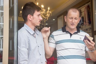 
<a style='margin-left: 5px;' class='btn btn-xs btn-social btn-facebook' href='https://www.facebook.com/sharer/sharer.php?u=https://galeramix.s01.web.getmuller.com.br/imagem/a87/800-800-90/conteudo/site_galerias/87/trend-art-tijucas-galera-mix-95.jpg' rel='popup' data-width='500' data-height='400'><i class='fa fa-facebook'></i>Compartilhar <span class='hidden-xs'>no Facebook</span>
</a> 
<a class='btn btn-default btn-xs' target='_blank' href='imagem/a87/800-800-90/conteudo/site_galerias/87/trend-art-tijucas-galera-mix-95.jpg'>
<span class='glyphicon glyphicon-cloud-download'></span> Salvar
</a>
