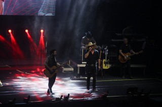 
                                    <a style='margin-left: 5px;' class='btn btn-xs btn-social btn-facebook' href='https://www.facebook.com/sharer/sharer.php?u=https://galeramix.s01.web.getmuller.com.br/imagem/a88/800-800-90/conteudo/site_galerias/88/arena-petry-sao-jose-galera-mix-1.jpg' rel='popup' data-width='500' data-height='400'><i class='fa fa-facebook'></i>Compartilhar <span class='hidden-xs'>no Facebook</span>
                                </a> 
                                <a class='btn btn-default btn-xs' target='_blank' href='imagem/a88/800-800-90/conteudo/site_galerias/88/arena-petry-sao-jose-galera-mix-1.jpg'>
                                    <span class='glyphicon glyphicon-cloud-download'></span> Salvar
                                </a>
                                