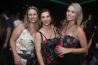 
            <a style='margin-left: 5px;' class='btn btn-xs btn-social btn-facebook' href='https://www.facebook.com/sharer/sharer.php?u=https://galeramix.s01.web.getmuller.com.br/imagem/a88/800-800-90/conteudo/site_galerias/88/arena-petry-sao-jose-galera-mix-104.jpg' rel='popup' data-width='500' data-height='400'><i class='fa fa-facebook'></i>Compartilhar <span class='hidden-xs'>no Facebook</span>
        </a> 
        <a class='btn btn-default btn-xs' target='_blank' href='imagem/a88/800-800-90/conteudo/site_galerias/88/arena-petry-sao-jose-galera-mix-104.jpg'>
            <span class='glyphicon glyphicon-cloud-download'></span> Salvar
        </a>
        