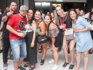 
<a style='margin-left: 5px;' class='btn btn-xs btn-social btn-facebook' href='https://www.facebook.com/sharer/sharer.php?u=https://galeramix.s01.web.getmuller.com.br/imagem/a88/800-800-90/conteudo/site_galerias/88/arena-petry-sao-jose-galera-mix-123.jpg' rel='popup' data-width='500' data-height='400'><i class='fa fa-facebook'></i>Compartilhar <span class='hidden-xs'>no Facebook</span>
</a> 
<a class='btn btn-default btn-xs' target='_blank' href='imagem/a88/800-800-90/conteudo/site_galerias/88/arena-petry-sao-jose-galera-mix-123.jpg'>
<span class='glyphicon glyphicon-cloud-download'></span> Salvar
</a>
