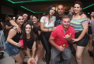 
<a style='margin-left: 5px;' class='btn btn-xs btn-social btn-facebook' href='https://www.facebook.com/sharer/sharer.php?u=https://galeramix.s01.web.getmuller.com.br/imagem/a88/800-800-90/conteudo/site_galerias/88/arena-petry-sao-jose-galera-mix-125.jpg' rel='popup' data-width='500' data-height='400'><i class='fa fa-facebook'></i>Compartilhar <span class='hidden-xs'>no Facebook</span>
</a> 
<a class='btn btn-default btn-xs' target='_blank' href='imagem/a88/800-800-90/conteudo/site_galerias/88/arena-petry-sao-jose-galera-mix-125.jpg'>
<span class='glyphicon glyphicon-cloud-download'></span> Salvar
</a>
