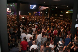 
<a style='margin-left: 5px;' class='btn btn-xs btn-social btn-facebook' href='https://www.facebook.com/sharer/sharer.php?u=https://galeramix.s01.web.getmuller.com.br/imagem/a88/800-800-90/conteudo/site_galerias/88/arena-petry-sao-jose-galera-mix-134.jpg' rel='popup' data-width='500' data-height='400'><i class='fa fa-facebook'></i>Compartilhar <span class='hidden-xs'>no Facebook</span>
</a> 
<a class='btn btn-default btn-xs' target='_blank' href='imagem/a88/800-800-90/conteudo/site_galerias/88/arena-petry-sao-jose-galera-mix-134.jpg'>
<span class='glyphicon glyphicon-cloud-download'></span> Salvar
</a>
