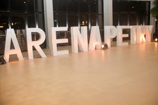 
<a style='margin-left: 5px;' class='btn btn-xs btn-social btn-facebook' href='https://www.facebook.com/sharer/sharer.php?u=https://galeramix.s01.web.getmuller.com.br/imagem/a88/800-800-90/conteudo/site_galerias/88/arena-petry-sao-jose-galera-mix-19.jpg' rel='popup' data-width='500' data-height='400'><i class='fa fa-facebook'></i>Compartilhar <span class='hidden-xs'>no Facebook</span>
</a> 
<a class='btn btn-default btn-xs' target='_blank' href='imagem/a88/800-800-90/conteudo/site_galerias/88/arena-petry-sao-jose-galera-mix-19.jpg'>
<span class='glyphicon glyphicon-cloud-download'></span> Salvar
</a>
