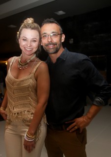 
<a style='margin-left: 5px;' class='btn btn-xs btn-social btn-facebook' href='https://www.facebook.com/sharer/sharer.php?u=https://galeramix.s01.web.getmuller.com.br/imagem/a88/800-800-90/conteudo/site_galerias/88/arena-petry-sao-jose-galera-mix-20.jpg' rel='popup' data-width='500' data-height='400'><i class='fa fa-facebook'></i>Compartilhar <span class='hidden-xs'>no Facebook</span>
</a> 
<a class='btn btn-default btn-xs' target='_blank' href='imagem/a88/800-800-90/conteudo/site_galerias/88/arena-petry-sao-jose-galera-mix-20.jpg'>
<span class='glyphicon glyphicon-cloud-download'></span> Salvar
</a>
