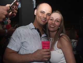 
<a style='margin-left: 5px;' class='btn btn-xs btn-social btn-facebook' href='https://www.facebook.com/sharer/sharer.php?u=https://galeramix.s01.web.getmuller.com.br/imagem/a88/800-800-90/conteudo/site_galerias/88/arena-petry-sao-jose-galera-mix-25.jpg' rel='popup' data-width='500' data-height='400'><i class='fa fa-facebook'></i>Compartilhar <span class='hidden-xs'>no Facebook</span>
</a> 
<a class='btn btn-default btn-xs' target='_blank' href='imagem/a88/800-800-90/conteudo/site_galerias/88/arena-petry-sao-jose-galera-mix-25.jpg'>
<span class='glyphicon glyphicon-cloud-download'></span> Salvar
</a>
