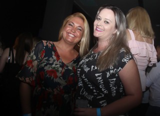 
<a style='margin-left: 5px;' class='btn btn-xs btn-social btn-facebook' href='https://www.facebook.com/sharer/sharer.php?u=https://galeramix.s01.web.getmuller.com.br/imagem/a88/800-800-90/conteudo/site_galerias/88/arena-petry-sao-jose-galera-mix-27.jpg' rel='popup' data-width='500' data-height='400'><i class='fa fa-facebook'></i>Compartilhar <span class='hidden-xs'>no Facebook</span>
</a> 
<a class='btn btn-default btn-xs' target='_blank' href='imagem/a88/800-800-90/conteudo/site_galerias/88/arena-petry-sao-jose-galera-mix-27.jpg'>
<span class='glyphicon glyphicon-cloud-download'></span> Salvar
</a>
