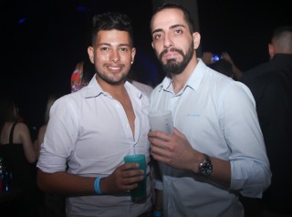 
<a style='margin-left: 5px;' class='btn btn-xs btn-social btn-facebook' href='https://www.facebook.com/sharer/sharer.php?u=https://galeramix.s01.web.getmuller.com.br/imagem/a88/800-800-90/conteudo/site_galerias/88/arena-petry-sao-jose-galera-mix-28.jpg' rel='popup' data-width='500' data-height='400'><i class='fa fa-facebook'></i>Compartilhar <span class='hidden-xs'>no Facebook</span>
</a> 
<a class='btn btn-default btn-xs' target='_blank' href='imagem/a88/800-800-90/conteudo/site_galerias/88/arena-petry-sao-jose-galera-mix-28.jpg'>
<span class='glyphicon glyphicon-cloud-download'></span> Salvar
</a>
