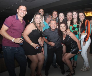 
<a style='margin-left: 5px;' class='btn btn-xs btn-social btn-facebook' href='https://www.facebook.com/sharer/sharer.php?u=https://galeramix.s01.web.getmuller.com.br/imagem/a88/800-800-90/conteudo/site_galerias/88/arena-petry-sao-jose-galera-mix-29.jpg' rel='popup' data-width='500' data-height='400'><i class='fa fa-facebook'></i>Compartilhar <span class='hidden-xs'>no Facebook</span>
</a> 
<a class='btn btn-default btn-xs' target='_blank' href='imagem/a88/800-800-90/conteudo/site_galerias/88/arena-petry-sao-jose-galera-mix-29.jpg'>
<span class='glyphicon glyphicon-cloud-download'></span> Salvar
</a>
