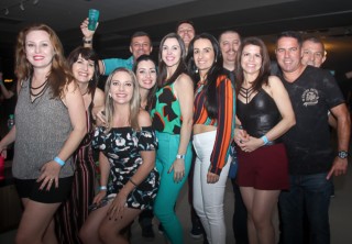 
<a style='margin-left: 5px;' class='btn btn-xs btn-social btn-facebook' href='https://www.facebook.com/sharer/sharer.php?u=https://galeramix.s01.web.getmuller.com.br/imagem/a88/800-800-90/conteudo/site_galerias/88/arena-petry-sao-jose-galera-mix-32.jpg' rel='popup' data-width='500' data-height='400'><i class='fa fa-facebook'></i>Compartilhar <span class='hidden-xs'>no Facebook</span>
</a> 
<a class='btn btn-default btn-xs' target='_blank' href='imagem/a88/800-800-90/conteudo/site_galerias/88/arena-petry-sao-jose-galera-mix-32.jpg'>
<span class='glyphicon glyphicon-cloud-download'></span> Salvar
</a>
