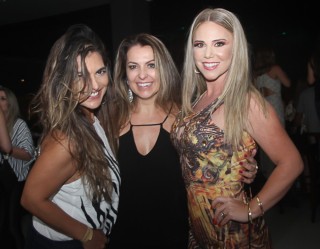 
<a style='margin-left: 5px;' class='btn btn-xs btn-social btn-facebook' href='https://www.facebook.com/sharer/sharer.php?u=https://galeramix.s01.web.getmuller.com.br/imagem/a88/800-800-90/conteudo/site_galerias/88/arena-petry-sao-jose-galera-mix-35.jpg' rel='popup' data-width='500' data-height='400'><i class='fa fa-facebook'></i>Compartilhar <span class='hidden-xs'>no Facebook</span>
</a> 
<a class='btn btn-default btn-xs' target='_blank' href='imagem/a88/800-800-90/conteudo/site_galerias/88/arena-petry-sao-jose-galera-mix-35.jpg'>
<span class='glyphicon glyphicon-cloud-download'></span> Salvar
</a>
