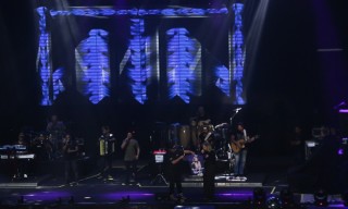 
<a style='margin-left: 5px;' class='btn btn-xs btn-social btn-facebook' href='https://www.facebook.com/sharer/sharer.php?u=https://galeramix.s01.web.getmuller.com.br/imagem/a88/800-800-90/conteudo/site_galerias/88/arena-petry-sao-jose-galera-mix-38.jpg' rel='popup' data-width='500' data-height='400'><i class='fa fa-facebook'></i>Compartilhar <span class='hidden-xs'>no Facebook</span>
</a> 
<a class='btn btn-default btn-xs' target='_blank' href='imagem/a88/800-800-90/conteudo/site_galerias/88/arena-petry-sao-jose-galera-mix-38.jpg'>
<span class='glyphicon glyphicon-cloud-download'></span> Salvar
</a>
