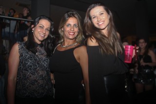 
<a style='margin-left: 5px;' class='btn btn-xs btn-social btn-facebook' href='https://www.facebook.com/sharer/sharer.php?u=https://galeramix.s01.web.getmuller.com.br/imagem/a88/800-800-90/conteudo/site_galerias/88/arena-petry-sao-jose-galera-mix-42.jpg' rel='popup' data-width='500' data-height='400'><i class='fa fa-facebook'></i>Compartilhar <span class='hidden-xs'>no Facebook</span>
</a> 
<a class='btn btn-default btn-xs' target='_blank' href='imagem/a88/800-800-90/conteudo/site_galerias/88/arena-petry-sao-jose-galera-mix-42.jpg'>
<span class='glyphicon glyphicon-cloud-download'></span> Salvar
</a>
