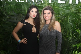 
<a style='margin-left: 5px;' class='btn btn-xs btn-social btn-facebook' href='https://www.facebook.com/sharer/sharer.php?u=https://galeramix.s01.web.getmuller.com.br/imagem/a88/800-800-90/conteudo/site_galerias/88/arena-petry-sao-jose-galera-mix-44.jpg' rel='popup' data-width='500' data-height='400'><i class='fa fa-facebook'></i>Compartilhar <span class='hidden-xs'>no Facebook</span>
</a> 
<a class='btn btn-default btn-xs' target='_blank' href='imagem/a88/800-800-90/conteudo/site_galerias/88/arena-petry-sao-jose-galera-mix-44.jpg'>
<span class='glyphicon glyphicon-cloud-download'></span> Salvar
</a>
