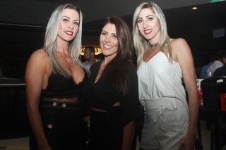 
<a style='margin-left: 5px;' class='btn btn-xs btn-social btn-facebook' href='https://www.facebook.com/sharer/sharer.php?u=https://galeramix.s01.web.getmuller.com.br/imagem/a88/800-800-90/conteudo/site_galerias/88/arena-petry-sao-jose-galera-mix-51.jpg' rel='popup' data-width='500' data-height='400'><i class='fa fa-facebook'></i>Compartilhar <span class='hidden-xs'>no Facebook</span>
</a> 
<a class='btn btn-default btn-xs' target='_blank' href='imagem/a88/800-800-90/conteudo/site_galerias/88/arena-petry-sao-jose-galera-mix-51.jpg'>
<span class='glyphicon glyphicon-cloud-download'></span> Salvar
</a>
