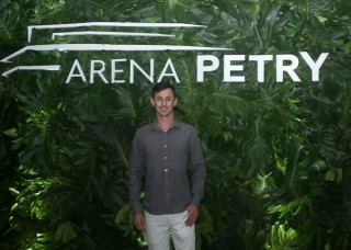 
<a style='margin-left: 5px;' class='btn btn-xs btn-social btn-facebook' href='https://www.facebook.com/sharer/sharer.php?u=https://galeramix.s01.web.getmuller.com.br/imagem/a88/800-800-90/conteudo/site_galerias/88/arena-petry-sao-jose-galera-mix-73.jpg' rel='popup' data-width='500' data-height='400'><i class='fa fa-facebook'></i>Compartilhar <span class='hidden-xs'>no Facebook</span>
</a> 
<a class='btn btn-default btn-xs' target='_blank' href='imagem/a88/800-800-90/conteudo/site_galerias/88/arena-petry-sao-jose-galera-mix-73.jpg'>
<span class='glyphicon glyphicon-cloud-download'></span> Salvar
</a>
