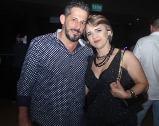 
<a style='margin-left: 5px;' class='btn btn-xs btn-social btn-facebook' href='https://www.facebook.com/sharer/sharer.php?u=https://galeramix.s01.web.getmuller.com.br/imagem/a88/800-800-90/conteudo/site_galerias/88/arena-petry-sao-jose-galera-mix-78.jpg' rel='popup' data-width='500' data-height='400'><i class='fa fa-facebook'></i>Compartilhar <span class='hidden-xs'>no Facebook</span>
</a> 
<a class='btn btn-default btn-xs' target='_blank' href='imagem/a88/800-800-90/conteudo/site_galerias/88/arena-petry-sao-jose-galera-mix-78.jpg'>
<span class='glyphicon glyphicon-cloud-download'></span> Salvar
</a>
