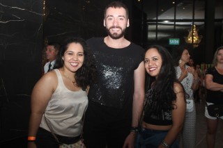 
<a style='margin-left: 5px;' class='btn btn-xs btn-social btn-facebook' href='https://www.facebook.com/sharer/sharer.php?u=https://galeramix.s01.web.getmuller.com.br/imagem/a88/800-800-90/conteudo/site_galerias/88/arena-petry-sao-jose-galera-mix-88.jpg' rel='popup' data-width='500' data-height='400'><i class='fa fa-facebook'></i>Compartilhar <span class='hidden-xs'>no Facebook</span>
</a> 
<a class='btn btn-default btn-xs' target='_blank' href='imagem/a88/800-800-90/conteudo/site_galerias/88/arena-petry-sao-jose-galera-mix-88.jpg'>
<span class='glyphicon glyphicon-cloud-download'></span> Salvar
</a>
