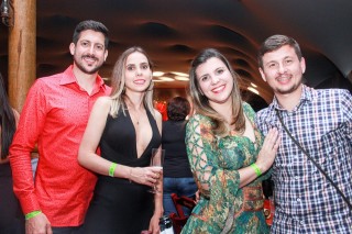 
<a style='margin-left: 5px;' class='btn btn-xs btn-social btn-facebook' href='https://www.facebook.com/sharer/sharer.php?u=https://galeramix.s01.web.getmuller.com.br/imagem/a9/800-800-90/conteudo/site_galerias/9/cabare-petry-galera-mix-116.jpg' rel='popup' data-width='500' data-height='400'><i class='fa fa-facebook'></i>Compartilhar <span class='hidden-xs'>no Facebook</span>
</a> 
<a class='btn btn-default btn-xs' target='_blank' href='imagem/a9/800-800-90/conteudo/site_galerias/9/cabare-petry-galera-mix-116.jpg'>
<span class='glyphicon glyphicon-cloud-download'></span> Salvar
</a>
