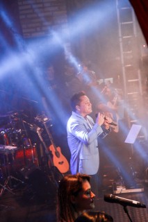 
<a style='margin-left: 5px;' class='btn btn-xs btn-social btn-facebook' href='https://www.facebook.com/sharer/sharer.php?u=https://galeramix.s01.web.getmuller.com.br/imagem/a9/800-800-90/conteudo/site_galerias/9/cabare-petry-galera-mix-119.jpg' rel='popup' data-width='500' data-height='400'><i class='fa fa-facebook'></i>Compartilhar <span class='hidden-xs'>no Facebook</span>
</a> 
<a class='btn btn-default btn-xs' target='_blank' href='imagem/a9/800-800-90/conteudo/site_galerias/9/cabare-petry-galera-mix-119.jpg'>
<span class='glyphicon glyphicon-cloud-download'></span> Salvar
</a>
