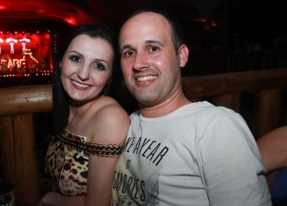 
<a style='margin-left: 5px;' class='btn btn-xs btn-social btn-facebook' href='https://www.facebook.com/sharer/sharer.php?u=https://galeramix.s01.web.getmuller.com.br/imagem/a9/800-800-90/conteudo/site_galerias/9/cabare-petry-galera-mix-140.jpg' rel='popup' data-width='500' data-height='400'><i class='fa fa-facebook'></i>Compartilhar <span class='hidden-xs'>no Facebook</span>
</a> 
<a class='btn btn-default btn-xs' target='_blank' href='imagem/a9/800-800-90/conteudo/site_galerias/9/cabare-petry-galera-mix-140.jpg'>
<span class='glyphicon glyphicon-cloud-download'></span> Salvar
</a>
