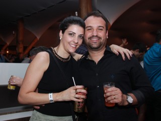 
<a style='margin-left: 5px;' class='btn btn-xs btn-social btn-facebook' href='https://www.facebook.com/sharer/sharer.php?u=https://galeramix.s01.web.getmuller.com.br/imagem/a9/800-800-90/conteudo/site_galerias/9/cabare-petry-galera-mix-144.jpg' rel='popup' data-width='500' data-height='400'><i class='fa fa-facebook'></i>Compartilhar <span class='hidden-xs'>no Facebook</span>
</a> 
<a class='btn btn-default btn-xs' target='_blank' href='imagem/a9/800-800-90/conteudo/site_galerias/9/cabare-petry-galera-mix-144.jpg'>
<span class='glyphicon glyphicon-cloud-download'></span> Salvar
</a>
