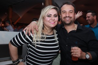 
<a style='margin-left: 5px;' class='btn btn-xs btn-social btn-facebook' href='https://www.facebook.com/sharer/sharer.php?u=https://galeramix.s01.web.getmuller.com.br/imagem/a9/800-800-90/conteudo/site_galerias/9/cabare-petry-galera-mix-146.jpg' rel='popup' data-width='500' data-height='400'><i class='fa fa-facebook'></i>Compartilhar <span class='hidden-xs'>no Facebook</span>
</a> 
<a class='btn btn-default btn-xs' target='_blank' href='imagem/a9/800-800-90/conteudo/site_galerias/9/cabare-petry-galera-mix-146.jpg'>
<span class='glyphicon glyphicon-cloud-download'></span> Salvar
</a>
