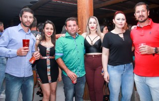 
<a style='margin-left: 5px;' class='btn btn-xs btn-social btn-facebook' href='https://www.facebook.com/sharer/sharer.php?u=https://galeramix.s01.web.getmuller.com.br/imagem/a9/800-800-90/conteudo/site_galerias/9/cabare-petry-galera-mix-15.jpg' rel='popup' data-width='500' data-height='400'><i class='fa fa-facebook'></i>Compartilhar <span class='hidden-xs'>no Facebook</span>
</a> 
<a class='btn btn-default btn-xs' target='_blank' href='imagem/a9/800-800-90/conteudo/site_galerias/9/cabare-petry-galera-mix-15.jpg'>
<span class='glyphicon glyphicon-cloud-download'></span> Salvar
</a>
