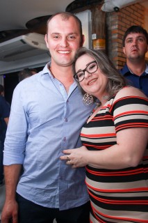 
<a style='margin-left: 5px;' class='btn btn-xs btn-social btn-facebook' href='https://www.facebook.com/sharer/sharer.php?u=https://galeramix.s01.web.getmuller.com.br/imagem/a9/800-800-90/conteudo/site_galerias/9/cabare-petry-galera-mix-18.jpg' rel='popup' data-width='500' data-height='400'><i class='fa fa-facebook'></i>Compartilhar <span class='hidden-xs'>no Facebook</span>
</a> 
<a class='btn btn-default btn-xs' target='_blank' href='imagem/a9/800-800-90/conteudo/site_galerias/9/cabare-petry-galera-mix-18.jpg'>
<span class='glyphicon glyphicon-cloud-download'></span> Salvar
</a>
