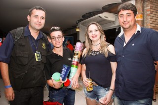 
<a style='margin-left: 5px;' class='btn btn-xs btn-social btn-facebook' href='https://www.facebook.com/sharer/sharer.php?u=https://galeramix.s01.web.getmuller.com.br/imagem/a9/800-800-90/conteudo/site_galerias/9/cabare-petry-galera-mix-19.jpg' rel='popup' data-width='500' data-height='400'><i class='fa fa-facebook'></i>Compartilhar <span class='hidden-xs'>no Facebook</span>
</a> 
<a class='btn btn-default btn-xs' target='_blank' href='imagem/a9/800-800-90/conteudo/site_galerias/9/cabare-petry-galera-mix-19.jpg'>
<span class='glyphicon glyphicon-cloud-download'></span> Salvar
</a>
