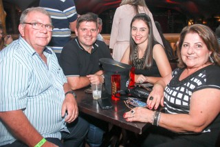 
<a style='margin-left: 5px;' class='btn btn-xs btn-social btn-facebook' href='https://www.facebook.com/sharer/sharer.php?u=https://galeramix.s01.web.getmuller.com.br/imagem/a9/800-800-90/conteudo/site_galerias/9/cabare-petry-galera-mix-23.jpg' rel='popup' data-width='500' data-height='400'><i class='fa fa-facebook'></i>Compartilhar <span class='hidden-xs'>no Facebook</span>
</a> 
<a class='btn btn-default btn-xs' target='_blank' href='imagem/a9/800-800-90/conteudo/site_galerias/9/cabare-petry-galera-mix-23.jpg'>
<span class='glyphicon glyphicon-cloud-download'></span> Salvar
</a>
