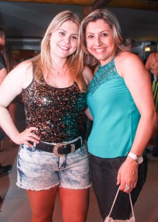 
<a style='margin-left: 5px;' class='btn btn-xs btn-social btn-facebook' href='https://www.facebook.com/sharer/sharer.php?u=https://galeramix.s01.web.getmuller.com.br/imagem/a9/800-800-90/conteudo/site_galerias/9/cabare-petry-galera-mix-26.jpg' rel='popup' data-width='500' data-height='400'><i class='fa fa-facebook'></i>Compartilhar <span class='hidden-xs'>no Facebook</span>
</a> 
<a class='btn btn-default btn-xs' target='_blank' href='imagem/a9/800-800-90/conteudo/site_galerias/9/cabare-petry-galera-mix-26.jpg'>
<span class='glyphicon glyphicon-cloud-download'></span> Salvar
</a>
