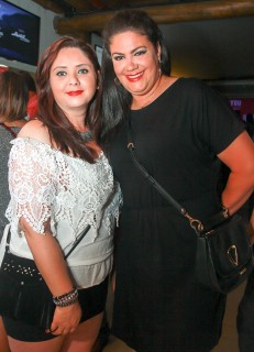 
<a style='margin-left: 5px;' class='btn btn-xs btn-social btn-facebook' href='https://www.facebook.com/sharer/sharer.php?u=https://galeramix.s01.web.getmuller.com.br/imagem/a9/800-800-90/conteudo/site_galerias/9/cabare-petry-galera-mix-27.jpg' rel='popup' data-width='500' data-height='400'><i class='fa fa-facebook'></i>Compartilhar <span class='hidden-xs'>no Facebook</span>
</a> 
<a class='btn btn-default btn-xs' target='_blank' href='imagem/a9/800-800-90/conteudo/site_galerias/9/cabare-petry-galera-mix-27.jpg'>
<span class='glyphicon glyphicon-cloud-download'></span> Salvar
</a>
