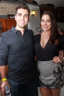 
<a style='margin-left: 5px;' class='btn btn-xs btn-social btn-facebook' href='https://www.facebook.com/sharer/sharer.php?u=https://galeramix.s01.web.getmuller.com.br/imagem/a9/800-800-90/conteudo/site_galerias/9/cabare-petry-galera-mix-30.jpg' rel='popup' data-width='500' data-height='400'><i class='fa fa-facebook'></i>Compartilhar <span class='hidden-xs'>no Facebook</span>
</a> 
<a class='btn btn-default btn-xs' target='_blank' href='imagem/a9/800-800-90/conteudo/site_galerias/9/cabare-petry-galera-mix-30.jpg'>
<span class='glyphicon glyphicon-cloud-download'></span> Salvar
</a>
