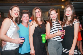 
<a style='margin-left: 5px;' class='btn btn-xs btn-social btn-facebook' href='https://www.facebook.com/sharer/sharer.php?u=https://galeramix.s01.web.getmuller.com.br/imagem/a9/800-800-90/conteudo/site_galerias/9/cabare-petry-galera-mix-35.jpg' rel='popup' data-width='500' data-height='400'><i class='fa fa-facebook'></i>Compartilhar <span class='hidden-xs'>no Facebook</span>
</a> 
<a class='btn btn-default btn-xs' target='_blank' href='imagem/a9/800-800-90/conteudo/site_galerias/9/cabare-petry-galera-mix-35.jpg'>
<span class='glyphicon glyphicon-cloud-download'></span> Salvar
</a>
