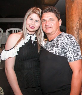 
<a style='margin-left: 5px;' class='btn btn-xs btn-social btn-facebook' href='https://www.facebook.com/sharer/sharer.php?u=https://galeramix.s01.web.getmuller.com.br/imagem/a9/800-800-90/conteudo/site_galerias/9/cabare-petry-galera-mix-38.jpg' rel='popup' data-width='500' data-height='400'><i class='fa fa-facebook'></i>Compartilhar <span class='hidden-xs'>no Facebook</span>
</a> 
<a class='btn btn-default btn-xs' target='_blank' href='imagem/a9/800-800-90/conteudo/site_galerias/9/cabare-petry-galera-mix-38.jpg'>
<span class='glyphicon glyphicon-cloud-download'></span> Salvar
</a>
