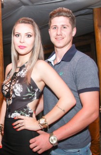 
<a style='margin-left: 5px;' class='btn btn-xs btn-social btn-facebook' href='https://www.facebook.com/sharer/sharer.php?u=https://galeramix.s01.web.getmuller.com.br/imagem/a9/800-800-90/conteudo/site_galerias/9/cabare-petry-galera-mix-39.jpg' rel='popup' data-width='500' data-height='400'><i class='fa fa-facebook'></i>Compartilhar <span class='hidden-xs'>no Facebook</span>
</a> 
<a class='btn btn-default btn-xs' target='_blank' href='imagem/a9/800-800-90/conteudo/site_galerias/9/cabare-petry-galera-mix-39.jpg'>
<span class='glyphicon glyphicon-cloud-download'></span> Salvar
</a>
