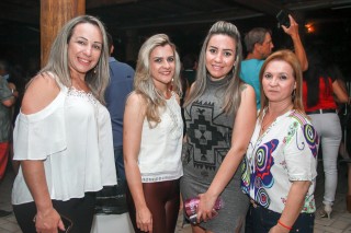 
<a style='margin-left: 5px;' class='btn btn-xs btn-social btn-facebook' href='https://www.facebook.com/sharer/sharer.php?u=https://galeramix.s01.web.getmuller.com.br/imagem/a9/800-800-90/conteudo/site_galerias/9/cabare-petry-galera-mix-42.jpg' rel='popup' data-width='500' data-height='400'><i class='fa fa-facebook'></i>Compartilhar <span class='hidden-xs'>no Facebook</span>
</a> 
<a class='btn btn-default btn-xs' target='_blank' href='imagem/a9/800-800-90/conteudo/site_galerias/9/cabare-petry-galera-mix-42.jpg'>
<span class='glyphicon glyphicon-cloud-download'></span> Salvar
</a>
