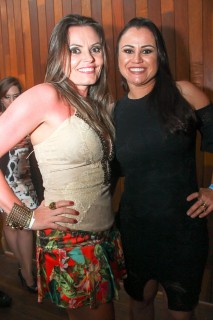 
<a style='margin-left: 5px;' class='btn btn-xs btn-social btn-facebook' href='https://www.facebook.com/sharer/sharer.php?u=https://galeramix.s01.web.getmuller.com.br/imagem/a9/800-800-90/conteudo/site_galerias/9/cabare-petry-galera-mix-46.jpg' rel='popup' data-width='500' data-height='400'><i class='fa fa-facebook'></i>Compartilhar <span class='hidden-xs'>no Facebook</span>
</a> 
<a class='btn btn-default btn-xs' target='_blank' href='imagem/a9/800-800-90/conteudo/site_galerias/9/cabare-petry-galera-mix-46.jpg'>
<span class='glyphicon glyphicon-cloud-download'></span> Salvar
</a>
