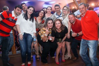 
<a style='margin-left: 5px;' class='btn btn-xs btn-social btn-facebook' href='https://www.facebook.com/sharer/sharer.php?u=https://galeramix.s01.web.getmuller.com.br/imagem/a9/800-800-90/conteudo/site_galerias/9/cabare-petry-galera-mix-5.jpg' rel='popup' data-width='500' data-height='400'><i class='fa fa-facebook'></i>Compartilhar <span class='hidden-xs'>no Facebook</span>
</a> 
<a class='btn btn-default btn-xs' target='_blank' href='imagem/a9/800-800-90/conteudo/site_galerias/9/cabare-petry-galera-mix-5.jpg'>
<span class='glyphicon glyphicon-cloud-download'></span> Salvar
</a>
